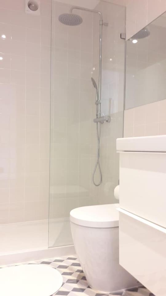 Modern Cosy Flat With Terrace In Campo De Ourique. Apartment Lisbon Bagian luar foto