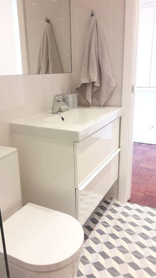 Modern Cosy Flat With Terrace In Campo De Ourique. Apartment Lisbon Bagian luar foto